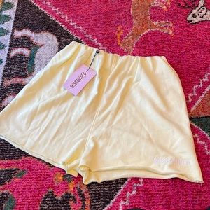 NWT Missguided branded raw hem short